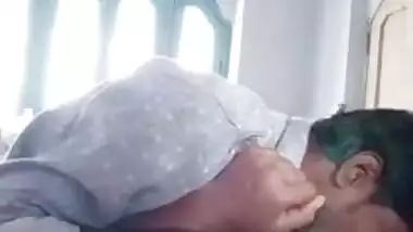 Horny desi bhabhi nude boobs sucking mms
