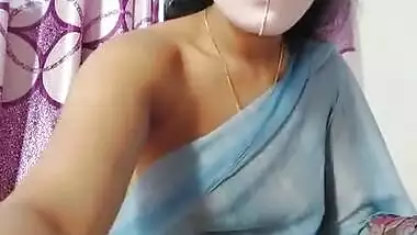 Hot Mature Bhabhi in bra Pressing her Big Boobs