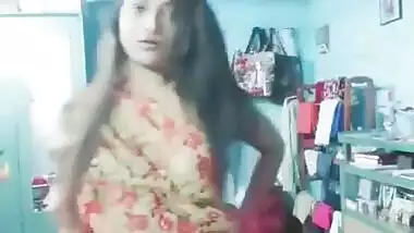 Sexy Indian Girl Shows Her Nude Body