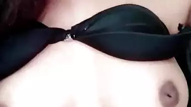 Indian sexy babe showing her cute boobs