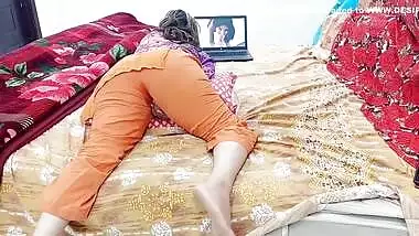 Indian College Girl Has An Orgasm While Watching Porn On Laptop