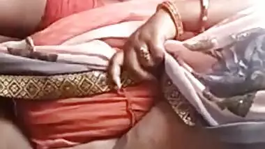 Fatty village wife fingering her plump pussy