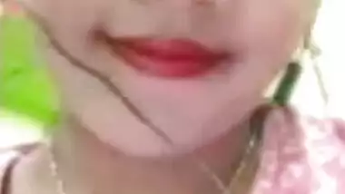 Indian girl showing boob on video call viral MMS