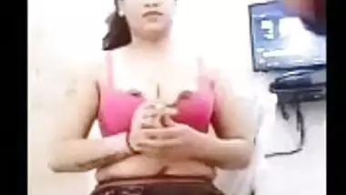 Sexy Indian slut Bhabhi live cam sex show