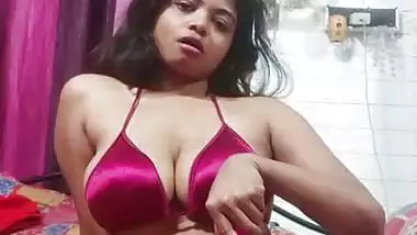 Busty model gets naked and records her desi sex MMS