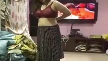 Big-boobed Desi XXX girl dancing nude striptease on camera