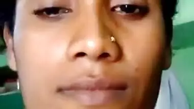 Desi with nose piercing easily shows boobs and pussy on the camera