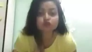 Desi cute girl exposing big boobs & hairy pussy