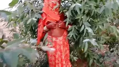 Desi village aunty fucking in field