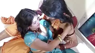 Indian bollywood porn video of mandir poojari & aunty