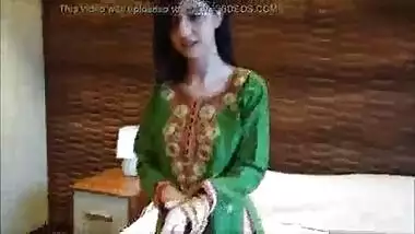 Sexy Pakistani Bhabhi Showing Her Hot Ass