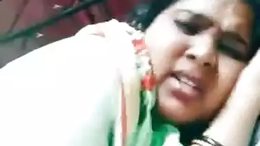 Sexy Mallu Bhabhi Flash Her Boob In App Part 1