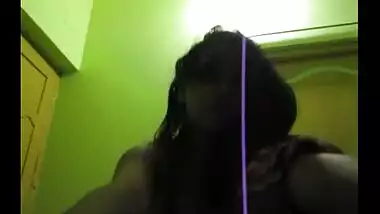Desi girl shaking vaginal hole walls – Masturbation porn video