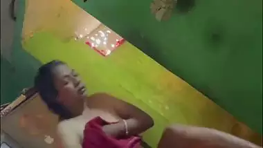 Mature mom after bath naked show before dressing