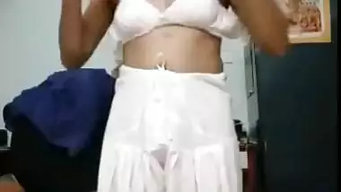 Indian Hot young college girl nude show