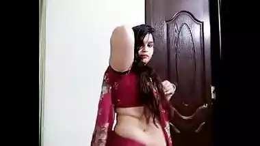 bubbly delhi housewife bhabhi ishita kumari navel show