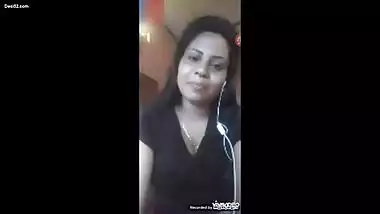 Hot SL Bhabi On Video Call