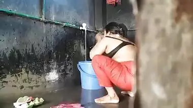 Perverted boy films through hole how Indian mature washes XXX body