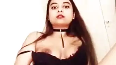 Desi plays with herself