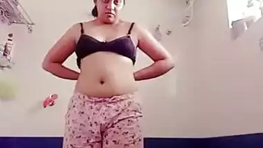 Indian chick demonstrates her XXX breasts and hairy sex cunt on camera