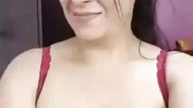 Indian big boob selfie video of a busty aunty