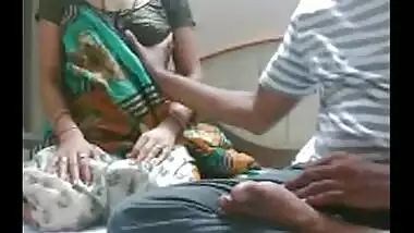 Desi village aunty home sex with hubby’s friend