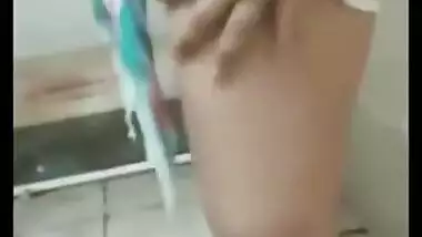 Hot Bhabhi Bathing Nude Showing Bug Ass