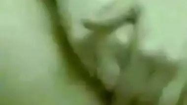 Horny girl masturbates on the webcam in Indian girl sex
