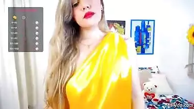 Horny Bhabhi in Yellow Saree Looking stunning