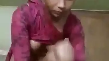 Desi girl fingering nude after bath viral MMS