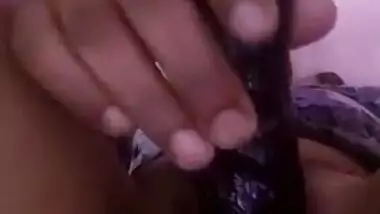 Dick hungry Paki girl Shahanaâ€™s pussy masturbation show