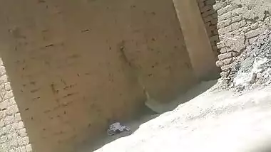 Pakistani outdoor sex video with a neighbor aunty! Real XXX hidden cam