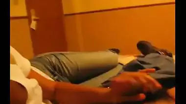 Oral-job porn video of sexy Indian office HR manager in hotel