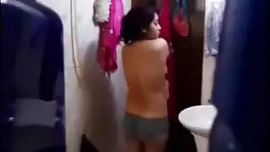 Sexy Desi Bhabhi Bathing Video record In Hidden cam Part 1