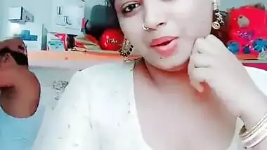 Super hot look girl karanjeet blowjob and handjob to her bf