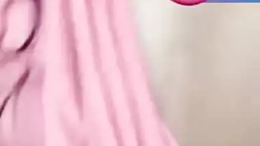 Pretty Desi woman lifts pink top to show boobs during the porn video call