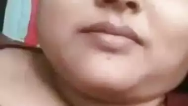 Bangladeshi Bhabhi showing her big boobies on VC