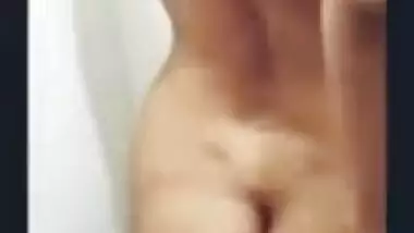 Sexy babe having Shower / නාද්දී ගන්න සැප