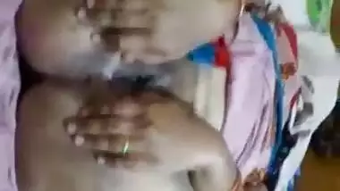 Desi aunty show her big boob and pussy