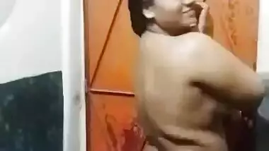 Beautiful Chubby Girl Nude Bathing Awesome Seduction Expressions