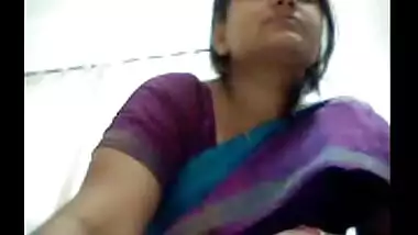 Indian aunty saree sex on webcam with secret lover