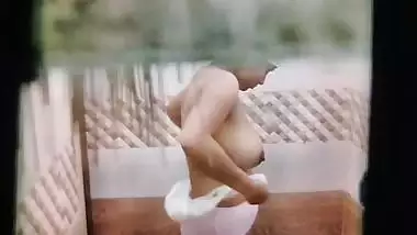 Neighbor peeps bhabhi bathing through window