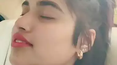 Desi babe huge boobs and hot thighs in car