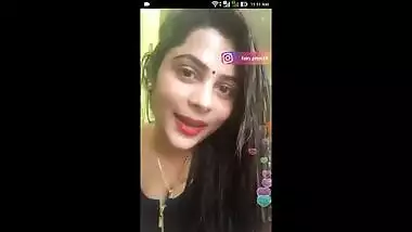Priyanka Wet today and Dancing Showing her Navel ! Don’t Miss !