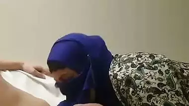 Hijab Housewife mad I cum in her mouth