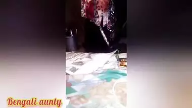 Mere Sone Ke Bad Aunty Ne Kapda Change Kiya Bahut Hi Sexy