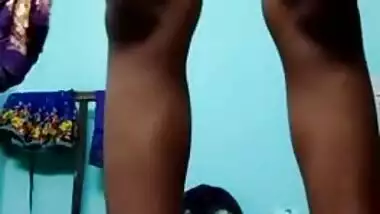 Splendid Indian girl spreads pink pussy with fingers on webcam