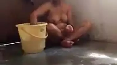Aged bhabhis naked MMS baths movie scene captured by Devar