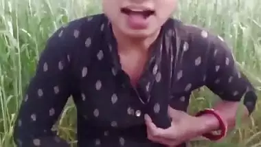Young couple’s outdoor bf sexy video on the farm