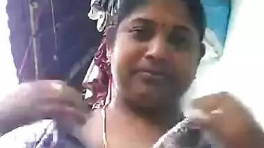 Tamil Bhabi showing her big boob